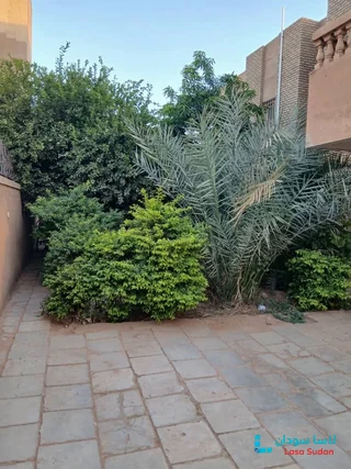 للبيع بيت فاخر في الواحة مربع 4