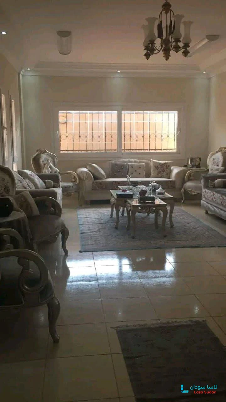 للبيع منزل فخم حي الهدي مربع 3