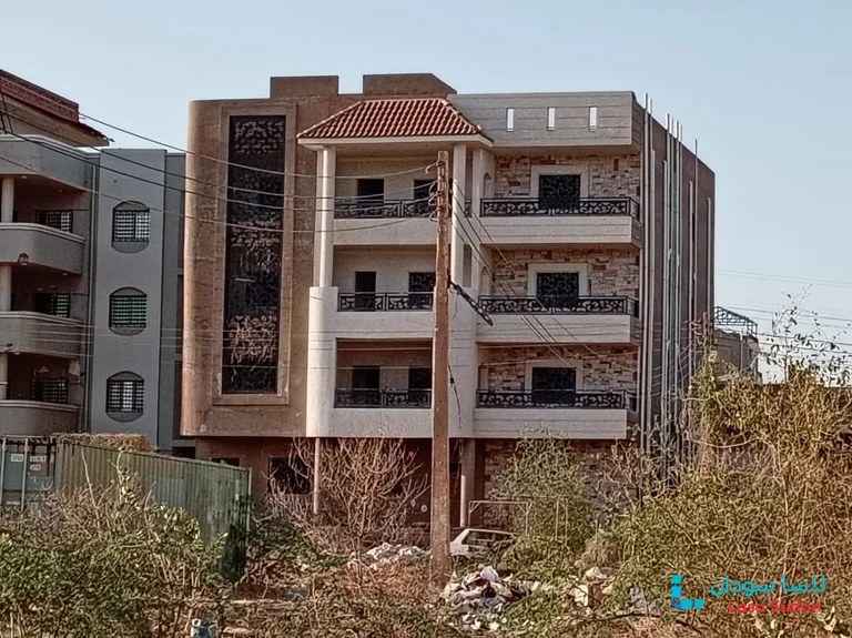 للبيع عمارة بكافوري مربع 4