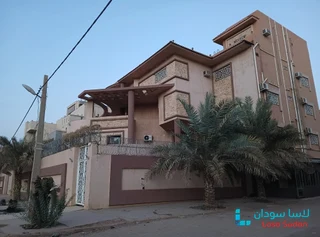 للإيجار فيلا فخمة مفروشه بشارع الستين