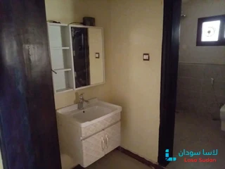 للبيع شقة بالمنشية بقرب شارع الستين/ اوماك