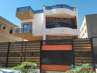 للبيع عماره مربع 14 كافوري