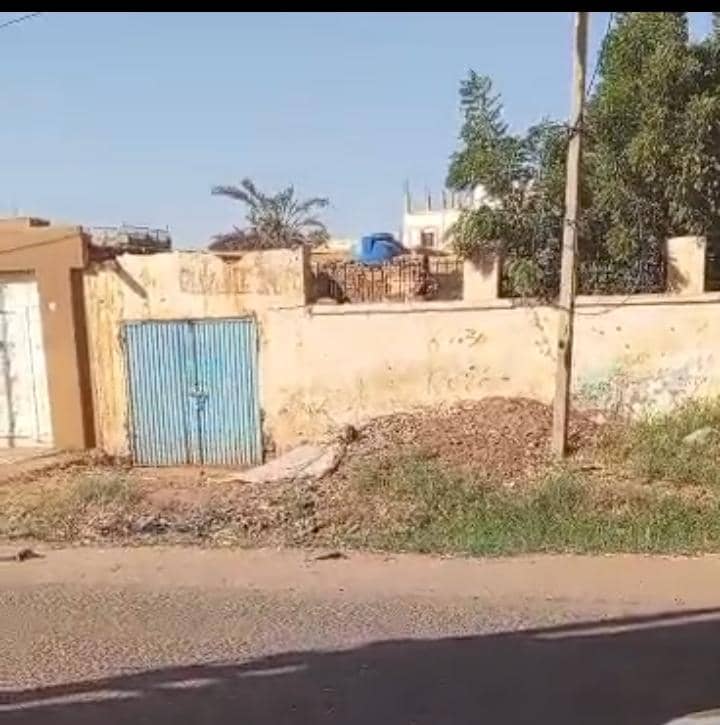 للبيع قطعة إستثمارية بأم درمان - حي العمدة شرق - تفتح على زلط