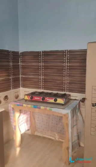 متوفر الآن للإيجار في حي المطار شقة مفروشة نظيفة وجاهزة للسكن preview 3