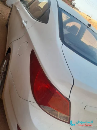 للبيع اكسنت مضلع 2016 preview 3