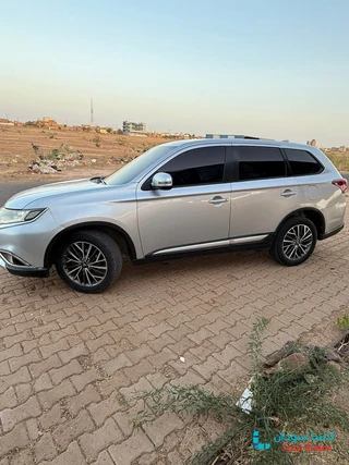 للبيع عربية اوتلاندر 2017 preview 5