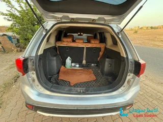 للبيع عربية اوتلاندر 2017 preview 3