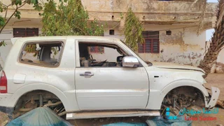 للبيع باجيرو ربع موديل 2009