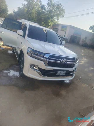 للبيع  لاند كروزر GXR موديل 2014 مطور 2021 preview 3