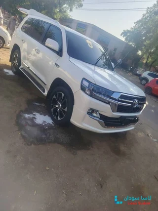 للبيع  لاند كروزر GXR موديل 2014 مطور 2021 preview 5