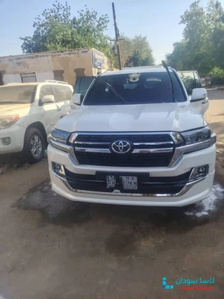 للبيع  لاند كروزر GXR موديل 2014 مطور 2021 preview 6