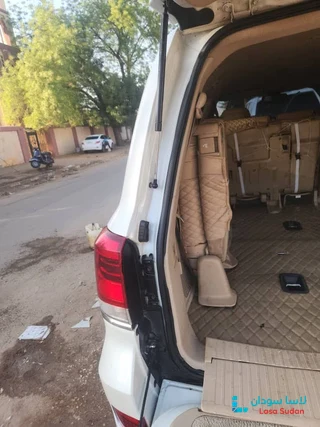للبيع  لاند كروزر GXR موديل 2014 مطور 2021 preview 7